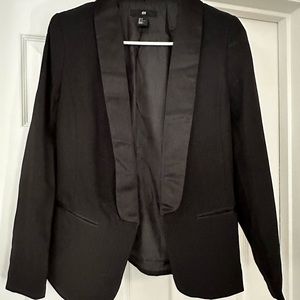 Women’s elegant black blazer size 6